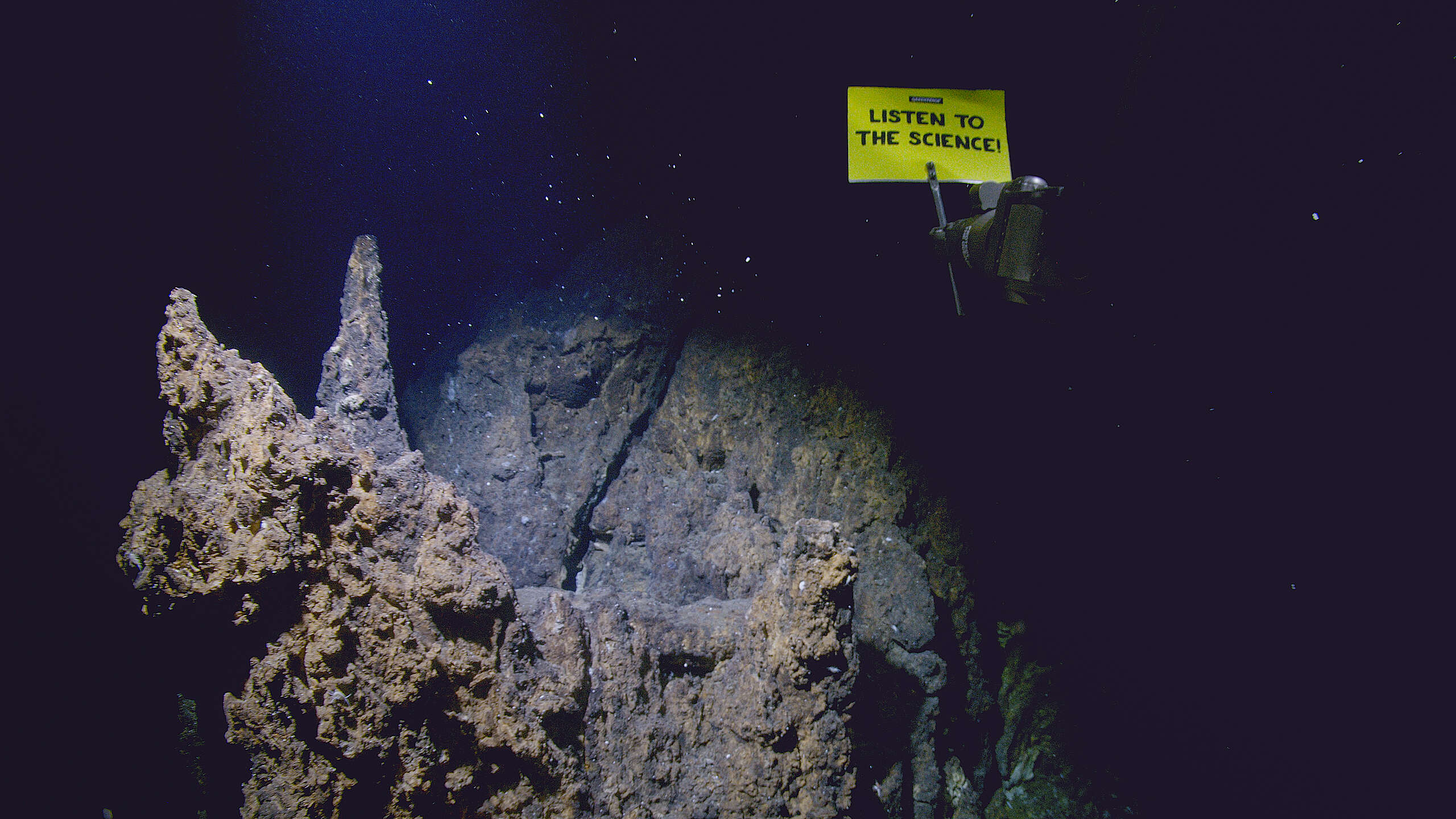 Greenpeace underwater robot sets record for the world’s deepest banner protest from Arctic seabed