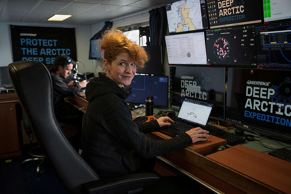 Dr. Sandra Schöttner on Research Vessel off Ireland. © Christian Åslund / Greenpeace Dr. Sandra Schöttner on Research Vessel off Ireland. © Christian Åslund / Greenpeace