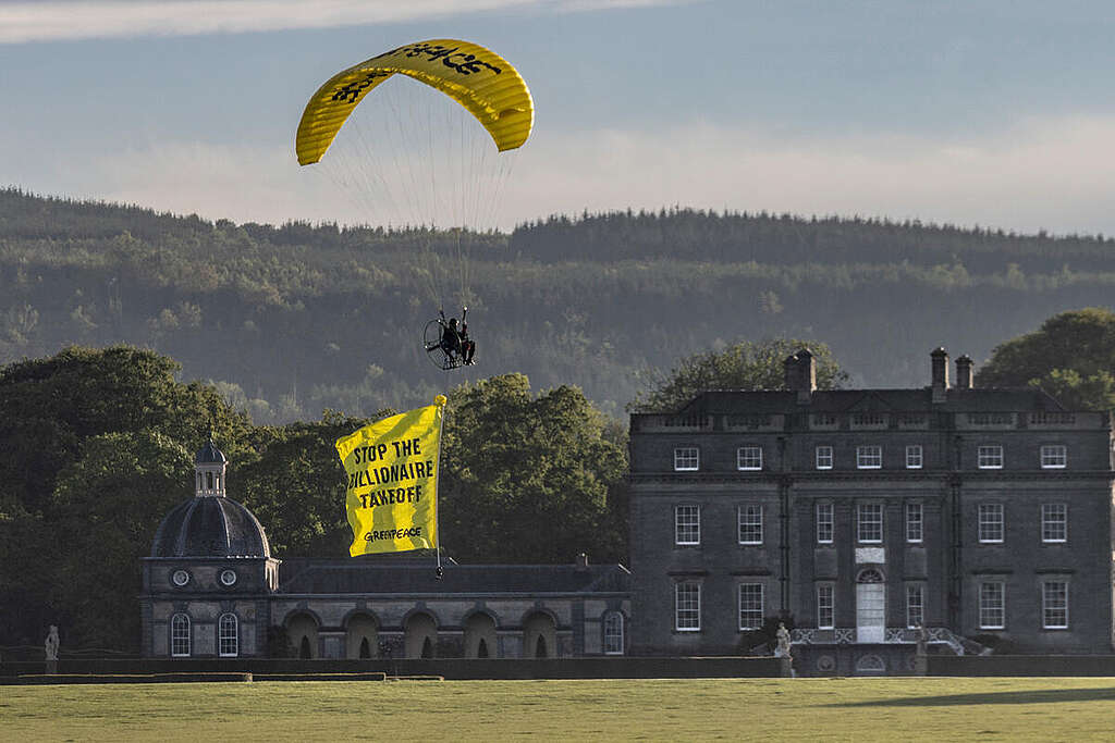 Stop the Billionaire Takeoff Action in Ireland. &copy; Andrew McConnell / Greenpeace