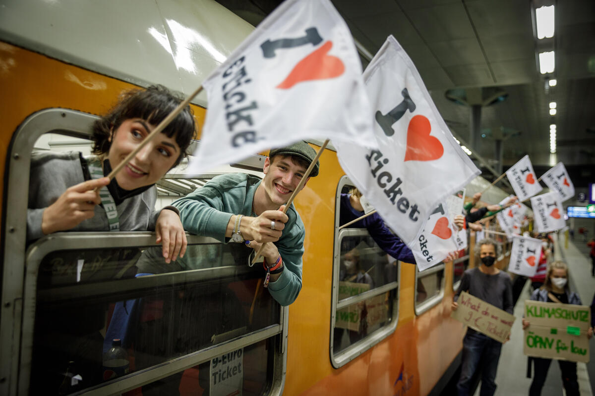 Protest Train 9 € Ticket Berlin. © Gordon Welters / Greenpeace Protest Train 9 € Ticket Berlin. © Gordon Welters / Greenpeace