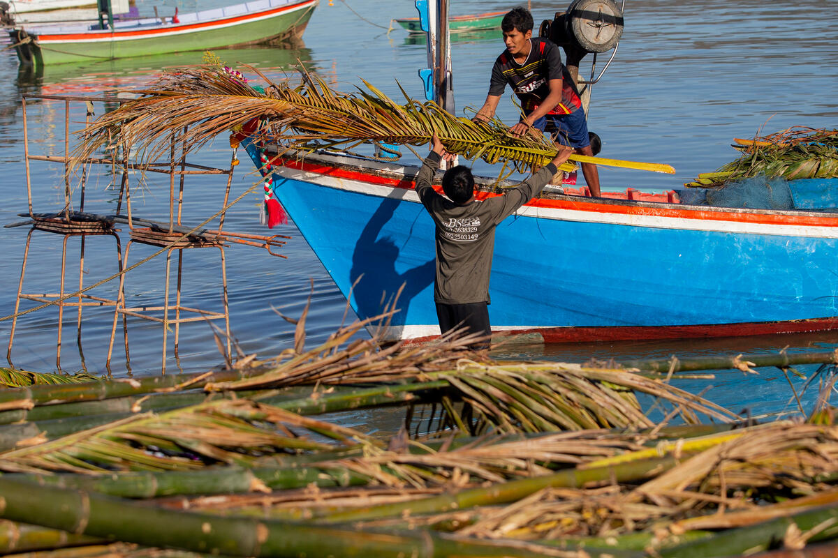 Marine Nursery Building in Prachuap Khiri Khan, Thailand The local community of Khan Kradai Bay join hands with Greenpeace Thailand organizing an event to make two hundred fish houses, made from coconut leaves and bamboo - to create nursery facilities for marine animals.