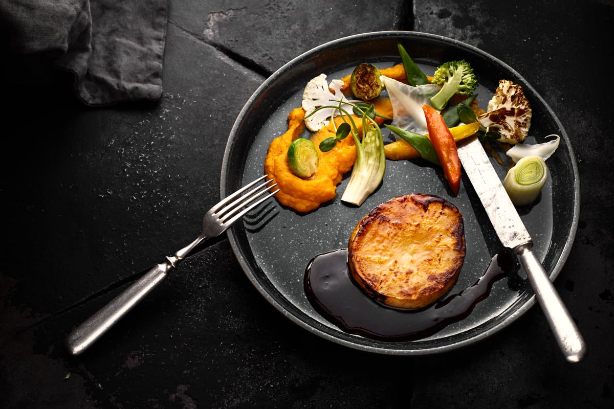 Beauty Shots of Vegetarian and Vegan Foods Plates with delicious plant based food, made by chef Jaka-Jan Kajfez from Vienna.
Food description: celery root steak with lime soy sauce, sweet potato puree and vegetables.