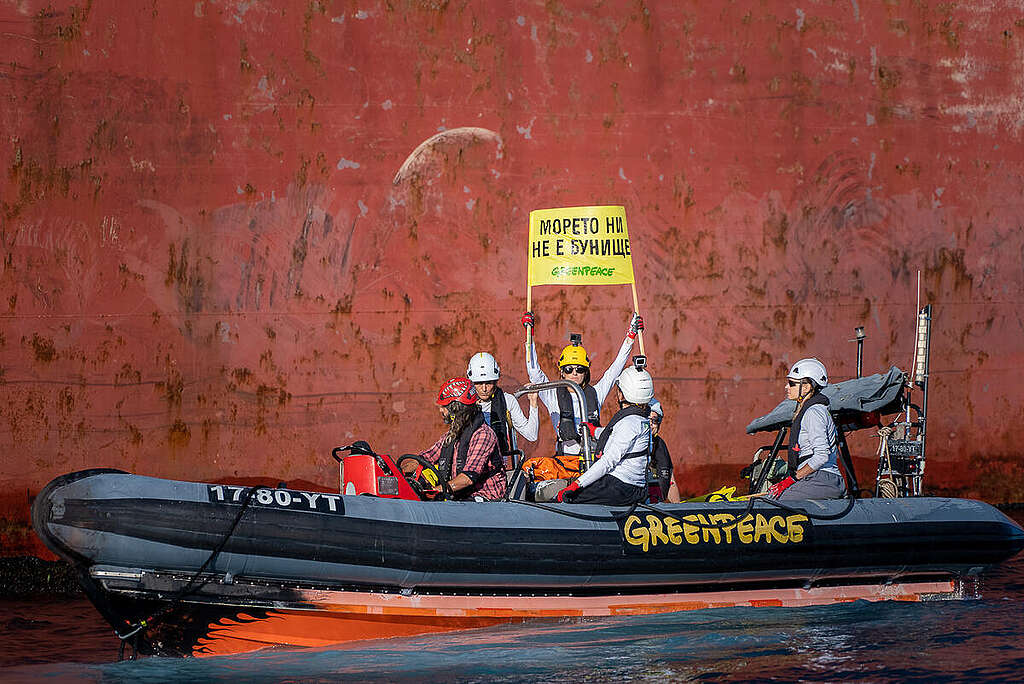Gas and Oil Kill: Greenpeace Activists Paint Message on Russian Shadow Fleet Tanker in the Black Sea Greenpeace activists from five countries painted