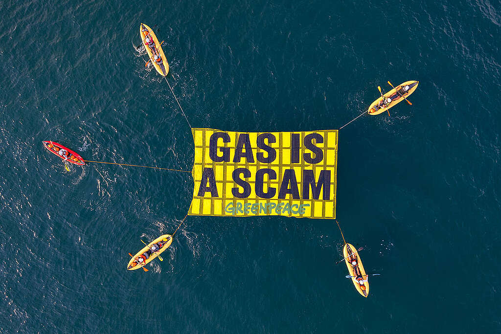 Gas is a Scam With a peaceful protest in Bulgarian waters, Greenpeace warns against plans for new oil and gas extraction in the vulnerable Black Sea. Activists on Kayaks revealed a giant banner bearing the message