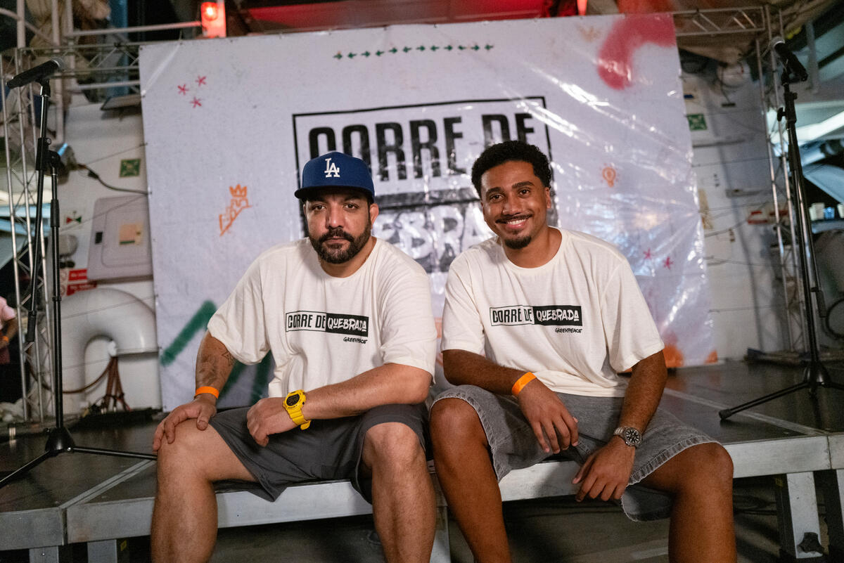 Corre de Quebrada Brings Climate Justice Rap Battle on Rainbow Warrior in Rio de Janeiro Corre de Quebrada went aboard the Rainbow Warrior in Rio de Janeiro alongside MCs, DJs, rappers and artists from the Roda Cultural do Méier for a rap battle centered on climate justice. The gathering created a space for dialogue, knowledge exchange and cultural expression, highlighting territorial experiences, narratives of resistance and the creativity of peripheral communities.The activity also drew attention to the knowledge of those living on the frontlines of the climate crisis - where its impacts intensify as extreme weather events intersect with a lack of access to basic rights. The initiative continues the journey the project has been building across different cities, deepening connections with peripheral communities through diverse and autonomous cultural expressions.