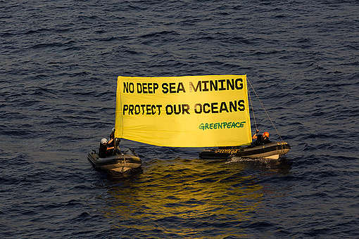Deep sea mining industry confronted at sea for first time by Greenpeace ...