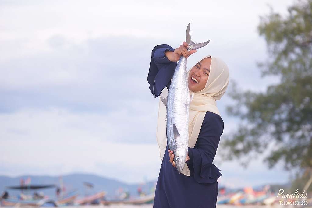 Khairiyah Rahmanyah with fish Khairiyah Rahmanyah with fish