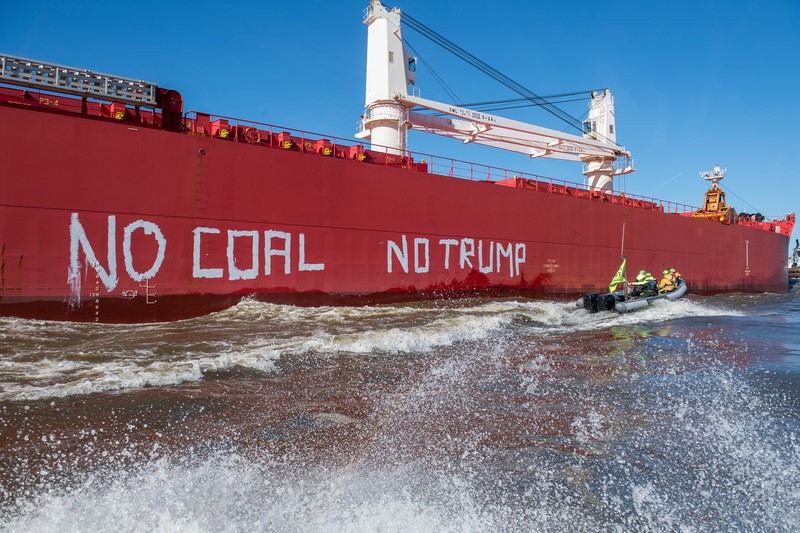 מחאת גרינפיס מול ספינת פחם שהגיעה מארה"ב