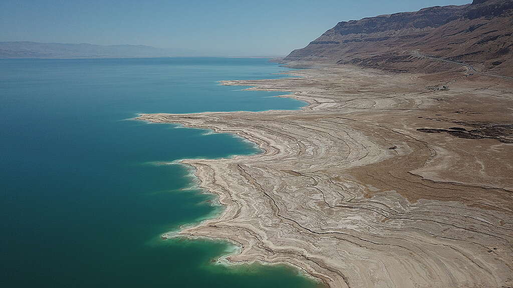 צילום מהאוויר של ים המלח והרי מדבר יהודה