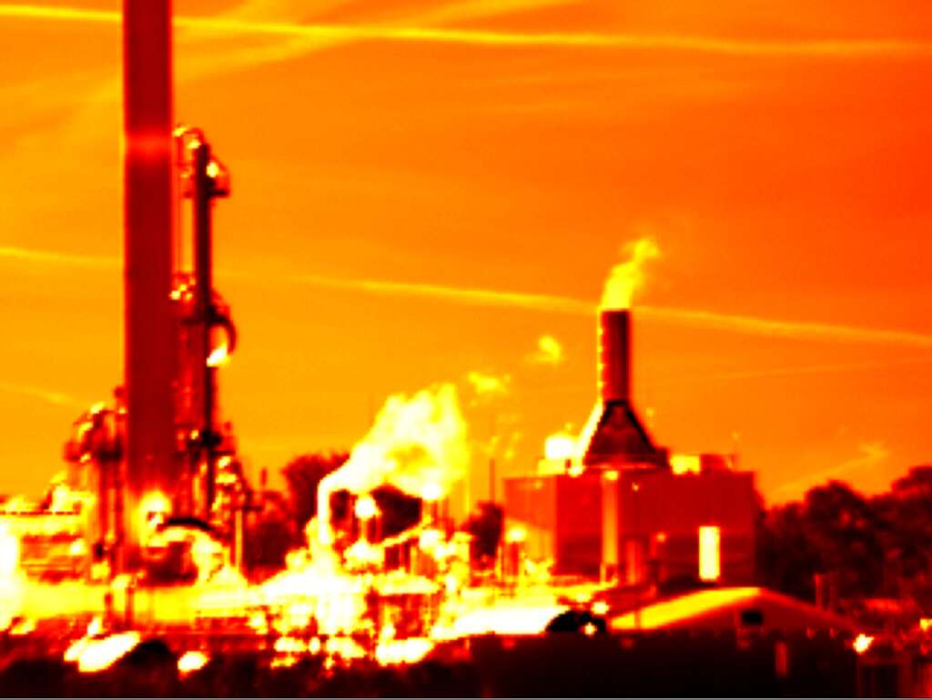 צילום במצלמה תרמית של דליפת מתאן במפעל באוסטריה. 