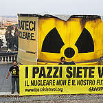 A giant nuclear barrel appeared on the top of Pincio in Rome.  Inside the barrel  two activist.  Greenpeace ask to the italian government to stop back to the nucear energy and to give to the italian people, the opportunity to vote at the Referendum.