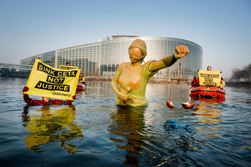 Greenpeace STOP CETA - Strasbourg France.Justice sinkng in front of the European Parliament building. © Eric de Mildt/Greenpeace All rights reserved