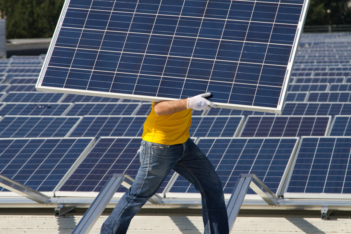 Solar Power Plant Installation in Wohlen. © Jonas Scheu