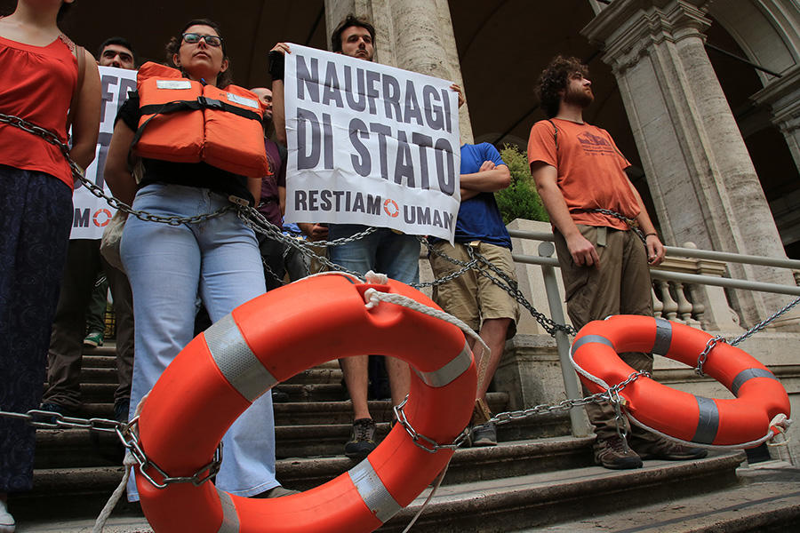 "StayHuman" Network Protest against Port Blockade in Italy. © Tommaso Galli