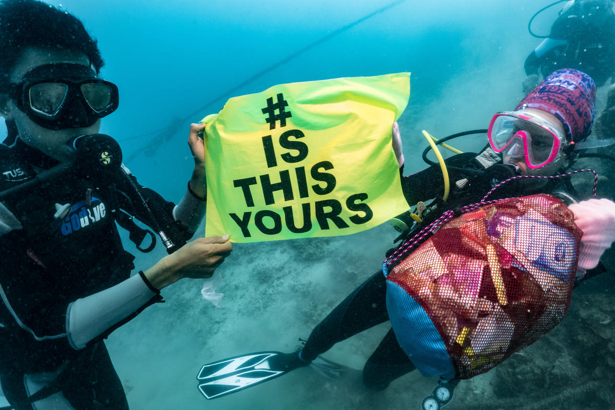 Underwater Sea Cleanup in Jakarta. © Ahmad Saparhadi
