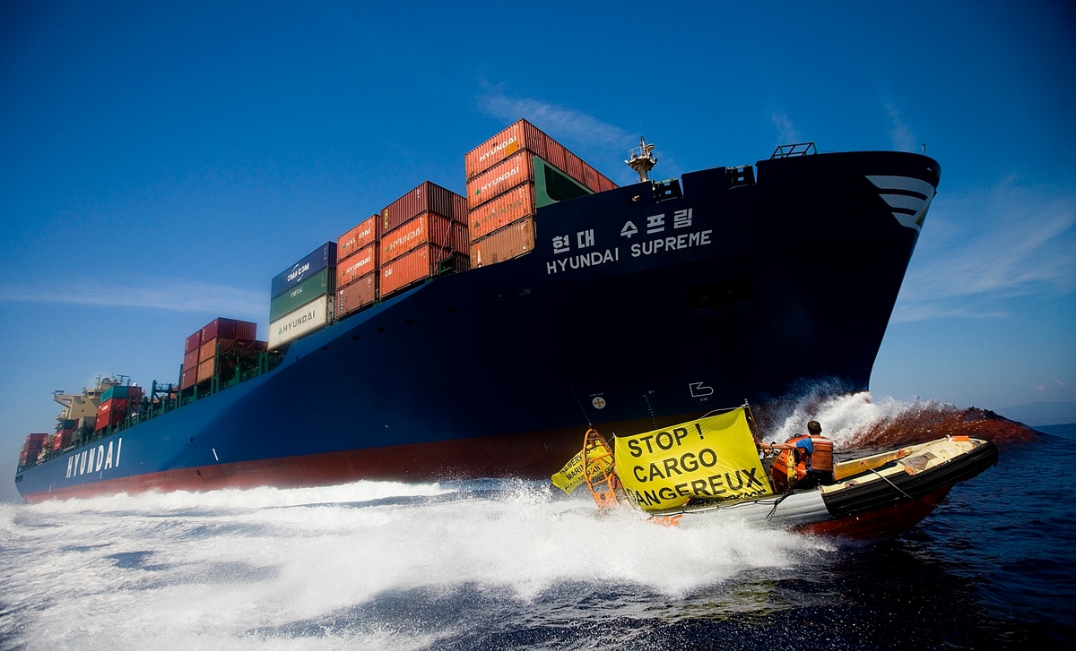 Oceans Action in the Bonifacio Strait. © Paul Hilton