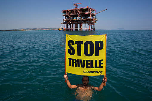 Action at Italian Oil Platform "Sarago Mare" in the Adriatic Sea. © Francesco Alesi
