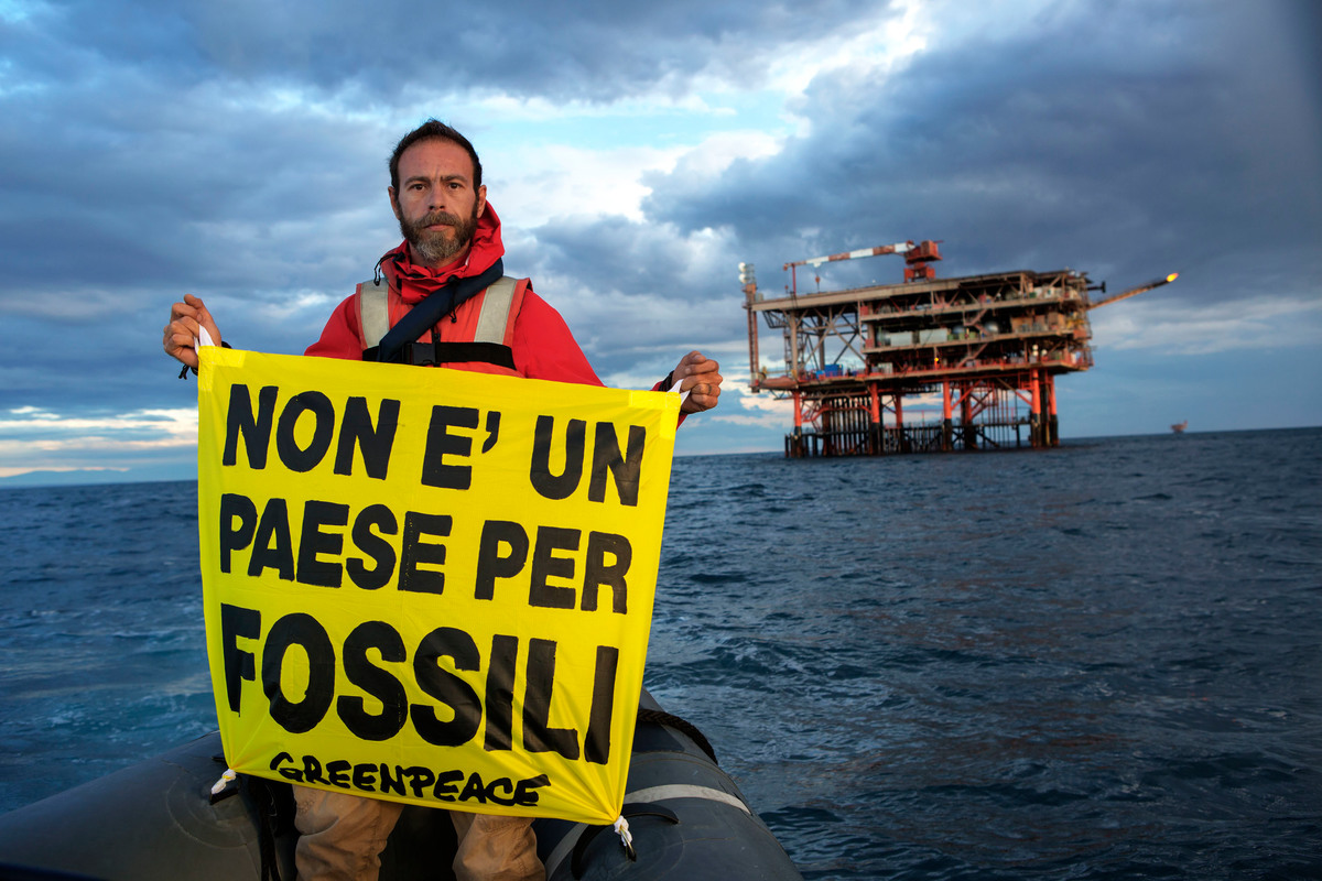 'No Drilling' Banner Protest in Italy. © Francesco Alesi