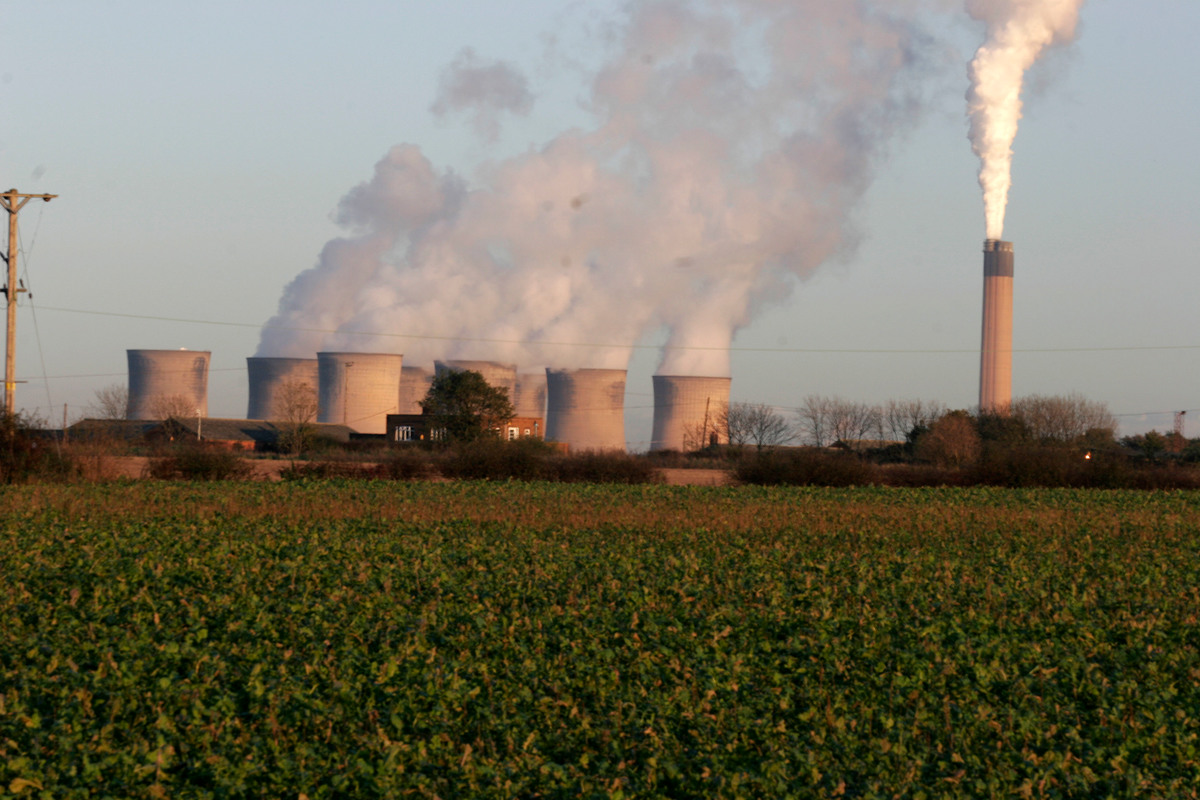 Ferrybridge Power Station in the UK. © Steve Morgan