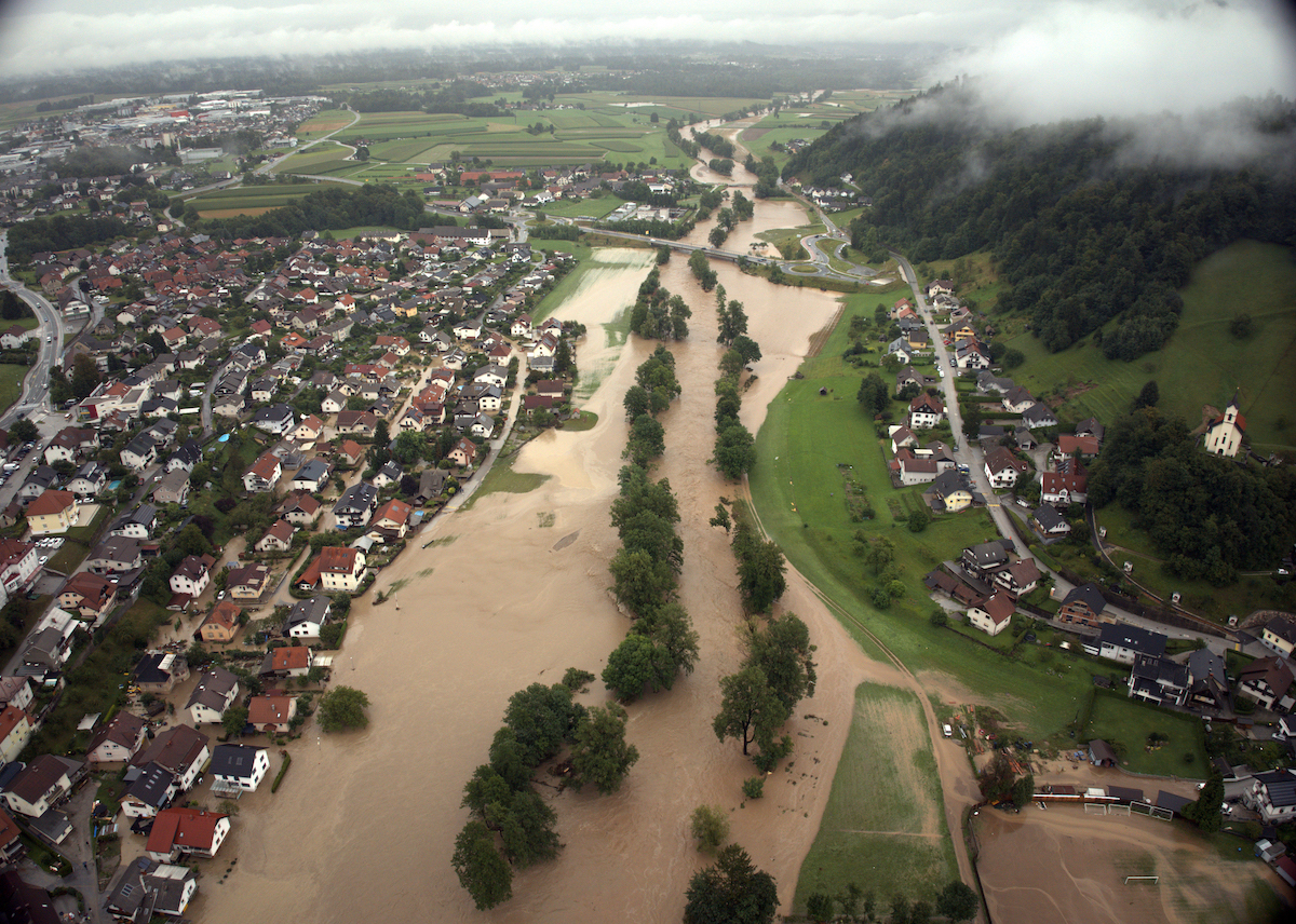 Alluvioni e frane in centro-nord e Friuli-Venezia Giulia, Greenpeace: «Vicini a comunità colpite, governo agisca affinché aziende fossili paghino il conto»