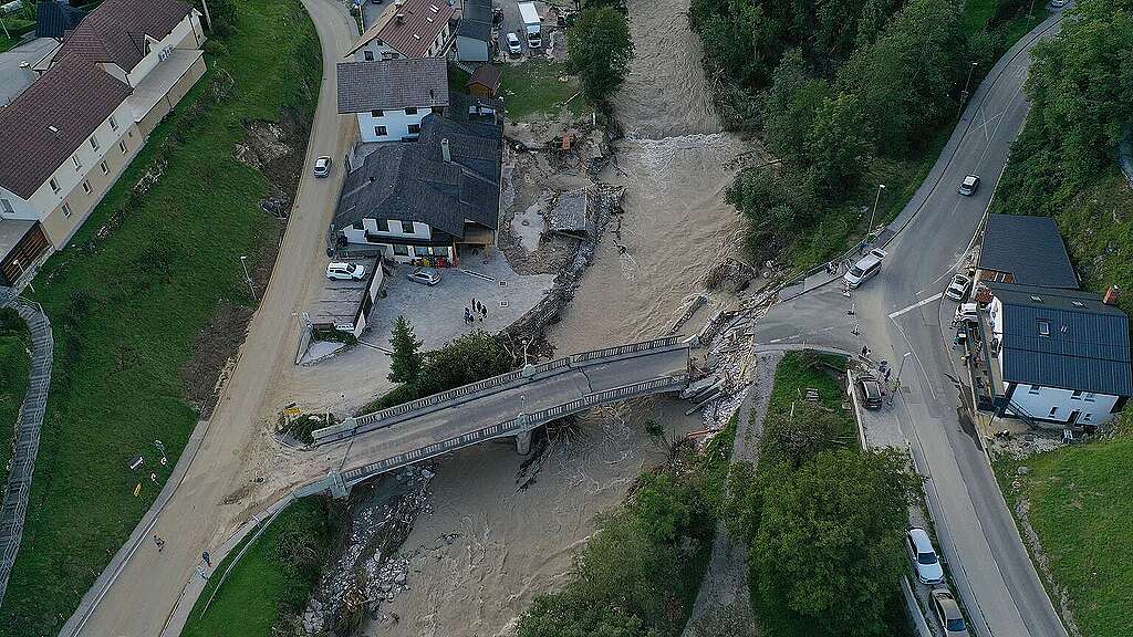 Inondazione a Kamnik, Slovenia, causata da 24 ore di pioggia ininterrotta