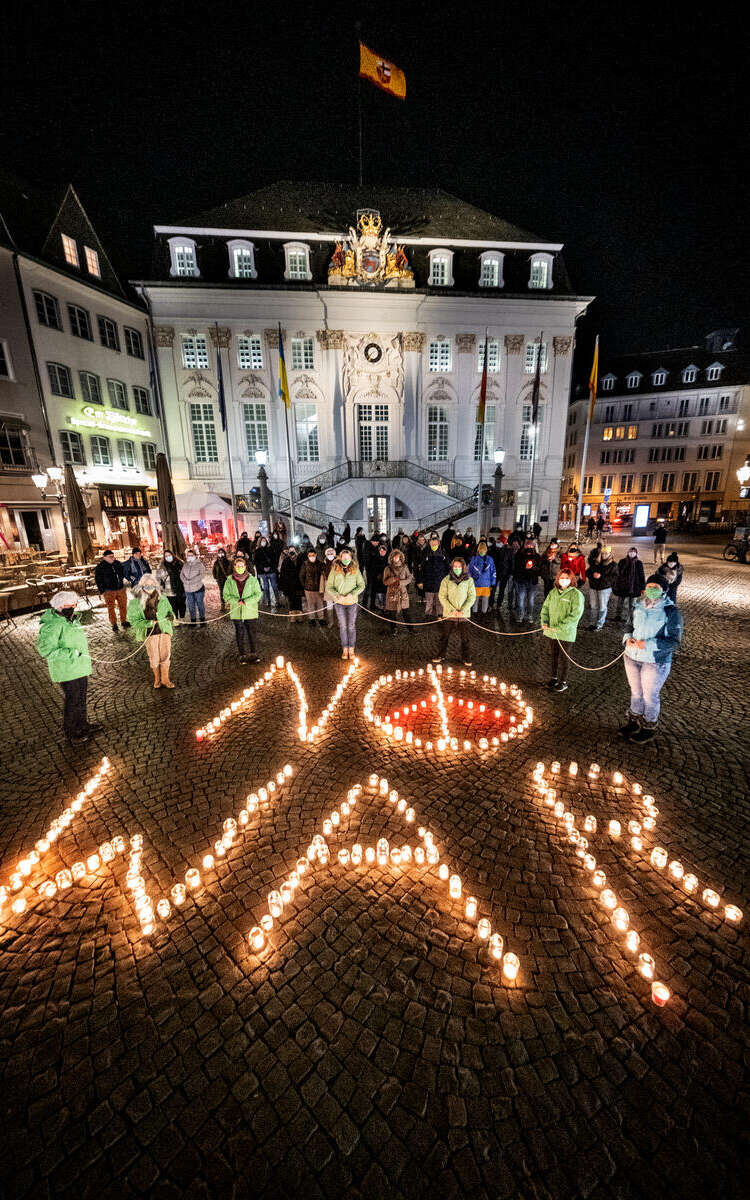Vigil in Bonn for Peace in Ukraine. © Insa Hagemann / Greenpeace