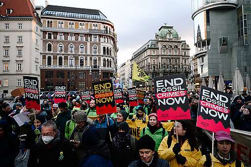 Attivisti di Greenpeace manifestano a Vienna contro la Conferenza Europea del Gas