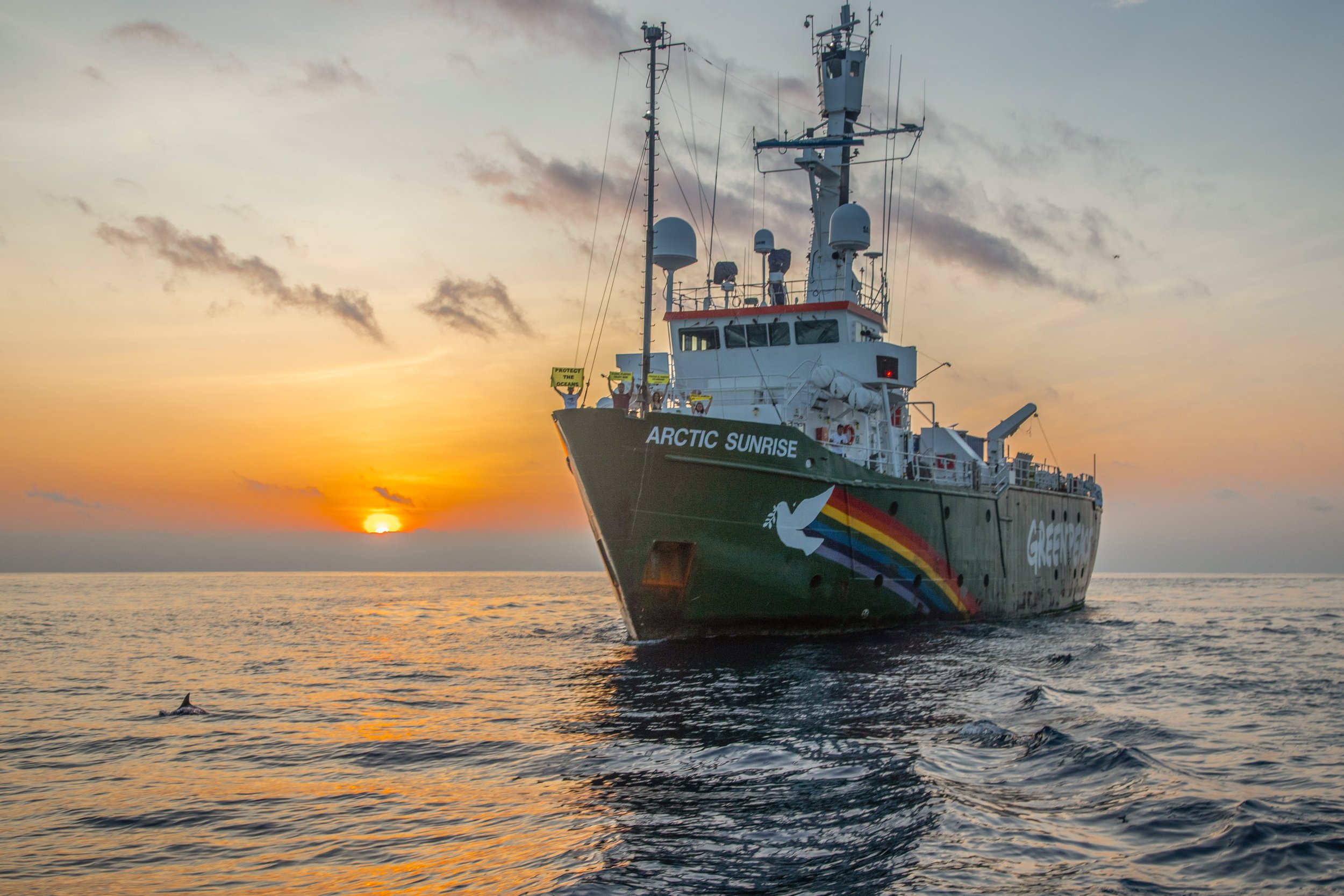 La Francia blocca l’ingresso della nave di Greenpeace a Nizza per la Conferenza ONU sugli oceani