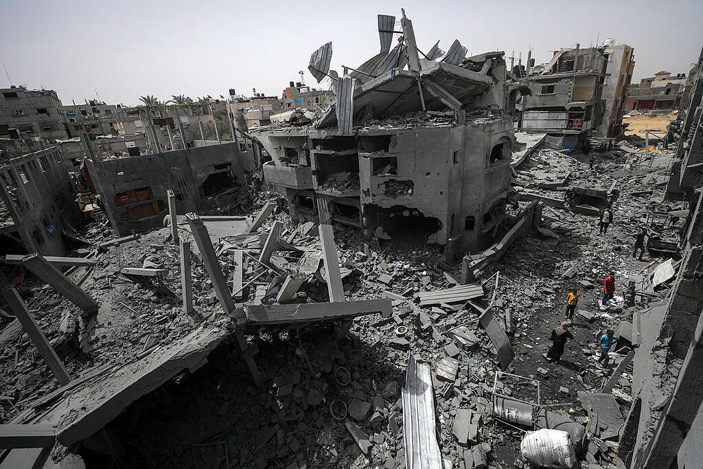 Разрушенные дома после израильского авиаудара по лагерю беженцев Аль-Магхази, южный Сектор Газа, 11 мая 2024 года