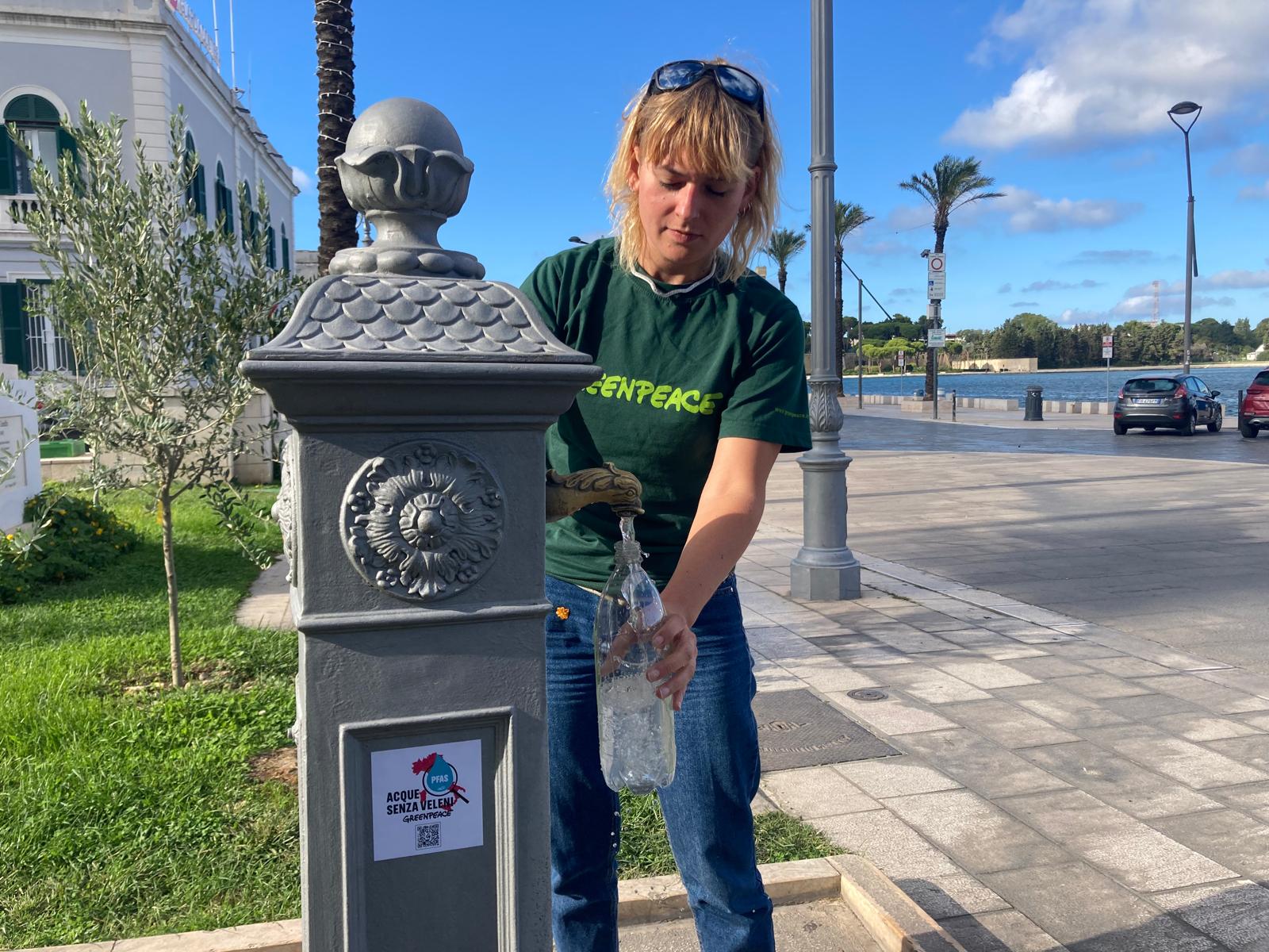 PFAS, al voto oggi in Commissione Affari Sociali il decreto che riduce i limiti nelle acque potabili. Greenpeace: «I partiti adottino limiti zero»