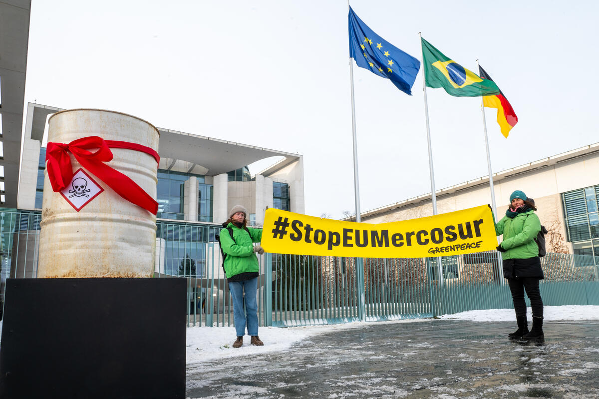 Accordo UE-Mercosur, Greenpeace: «Intesa rischia di svendere agricoltura europea, danneggiare i Popoli Indigeni, aggravare crisi climatica»