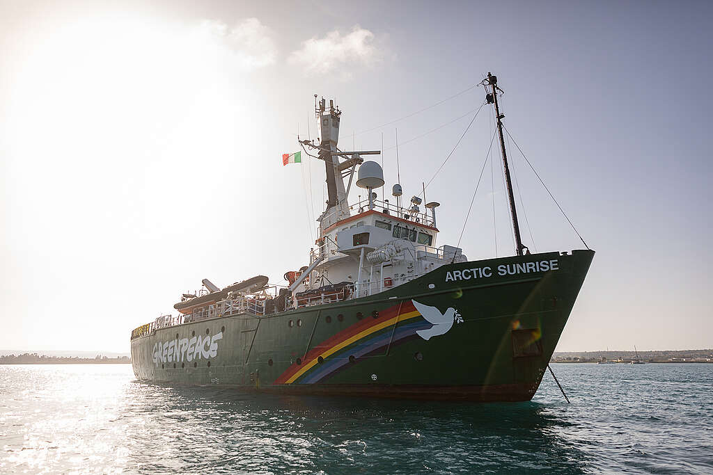 Прибытие Arctic Sunrise в Сиракузы, чтобы присоединиться к Глобальной флотилии Сумуд.