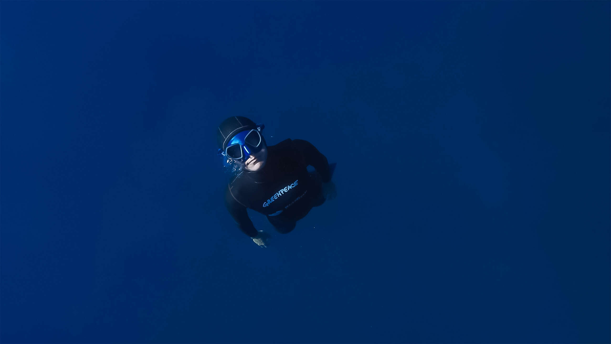 La campionessa mondiale di apnea Alessia Zecchini lancia un appello per la tutela del mare