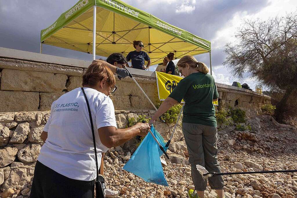 4-world-cleanup-day-greenpeace