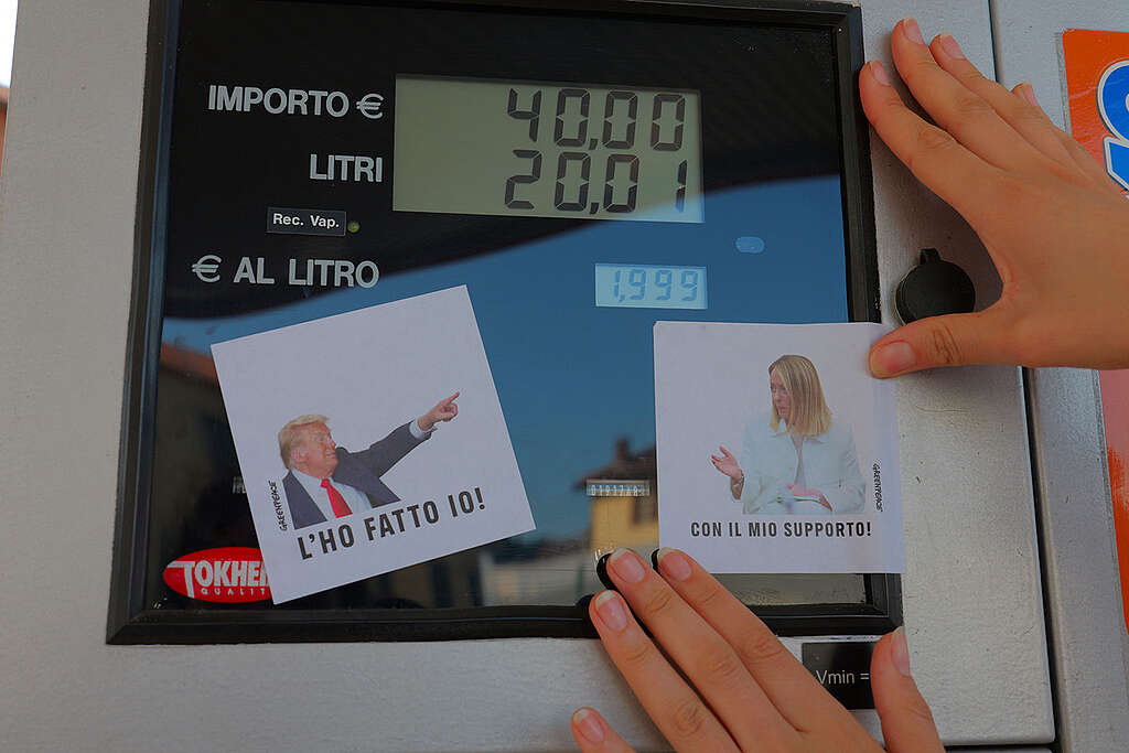 sticker-benzina-greenpeace