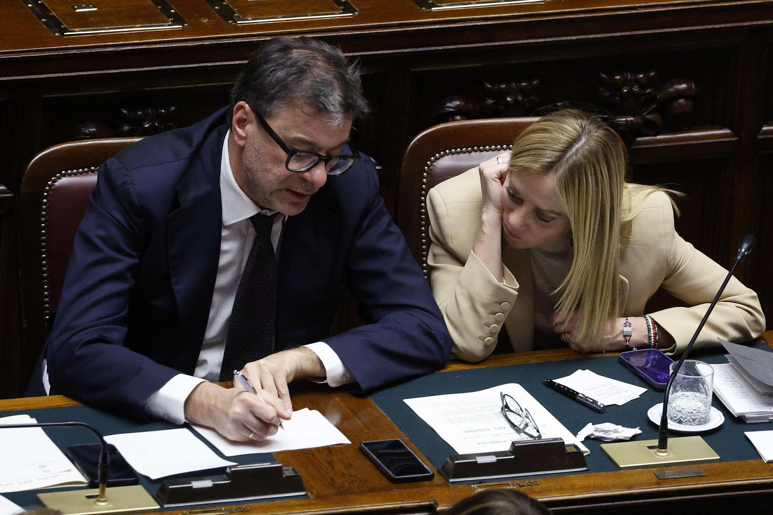 Ecofin, le associazioni al ministro Giorgetti: “urgente tassare le industrie fossili e militari”