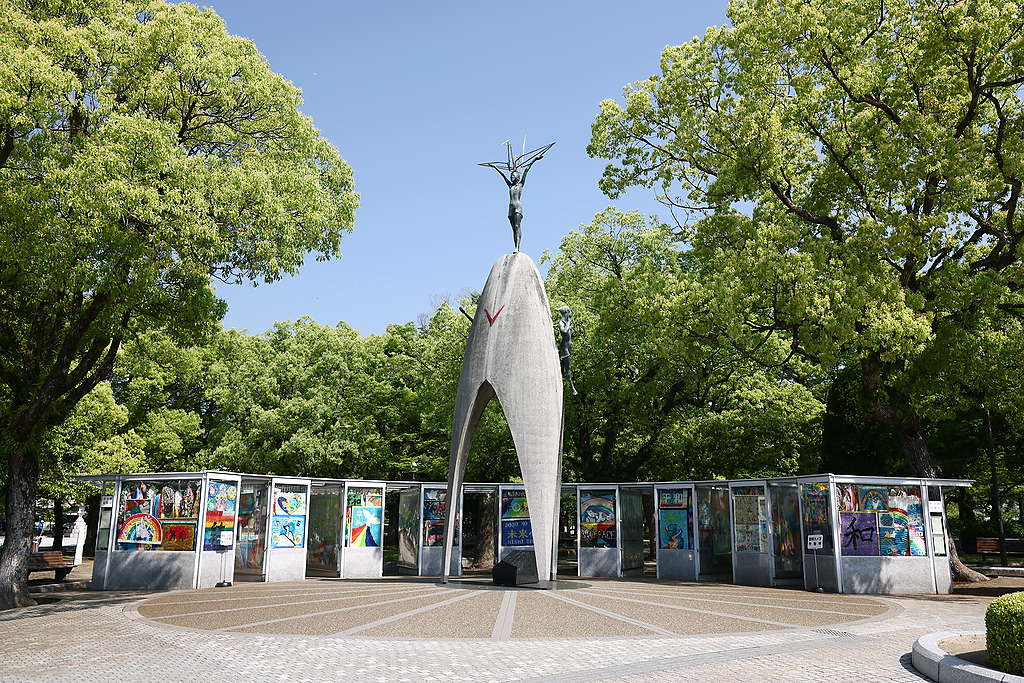 広島平和記念公園の原爆の子の像。 広島平和記念公園の原爆の子の像。