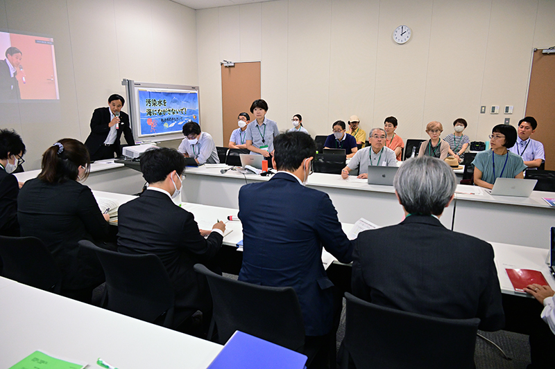 8月17日の市民と政府・東京電力の討論会 8月17日の市民と政府・東京電力の討論会