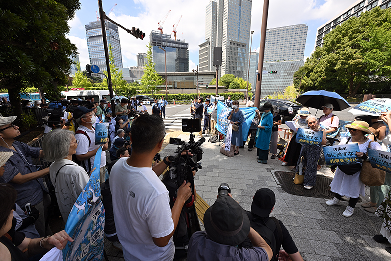 8月18日「これ以上海を汚すな!市民会議」主催の抗議集会 8月18日「これ以上海を汚すな!市民会議」主催の抗議集会