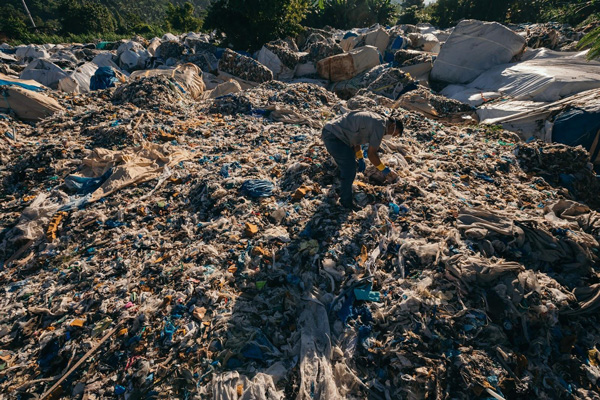 필리핀 민다나오섬 미사미스 오리엔탈에 한국발 플라스틱 쓰레기 5100톤이 방치돼 있다. 이 플라스틱 쓰레기 더미는 지난 7월부터 필리핀 미사미스 오리엔탈 타골로안 자치주 소재 베르데 소코 쓰레기 하치장에 버려져 있다