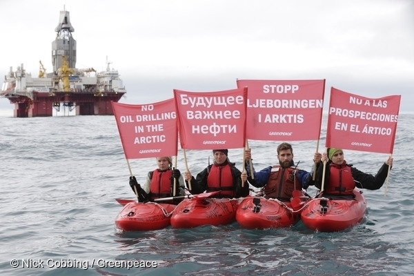 8월 17일 북극 원유 시추에 대해 반대하는 시위를 진행중인 그린피스 활동가들 Greenpeace activists protest Arctic oil drilling 17 Aug, 2017 © Nick Cobbing / Greenpeace