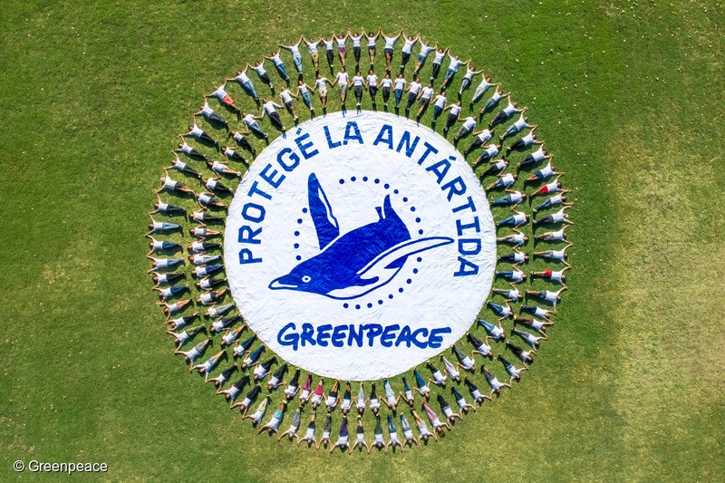 지난 2월 아르헨티나에서 140명의 활동가들이 ‘남극해 보호'를 요구했다