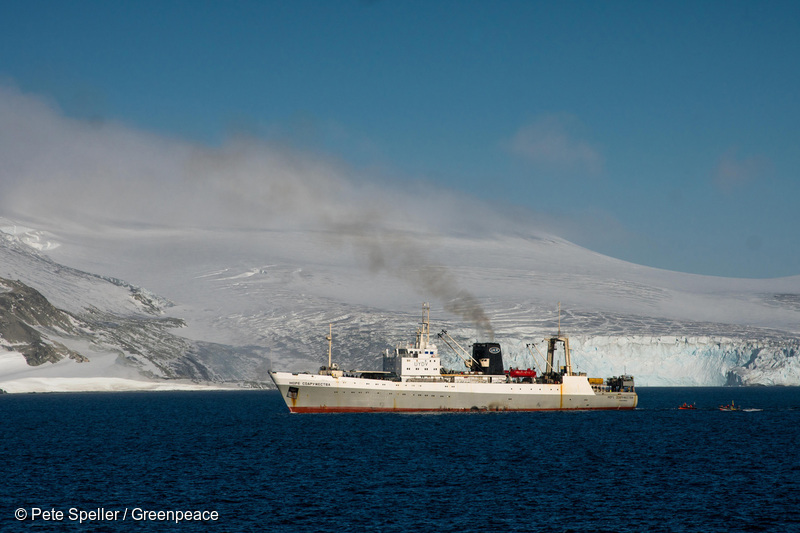 2018년 3월, 남극 해역에서 크릴 어업 중인 어선