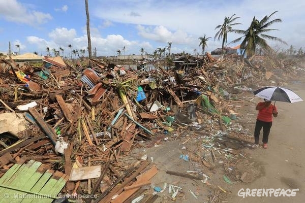 2013년 말, 태풍 하이옌의 타격을 받은 필리핀의 한 도시