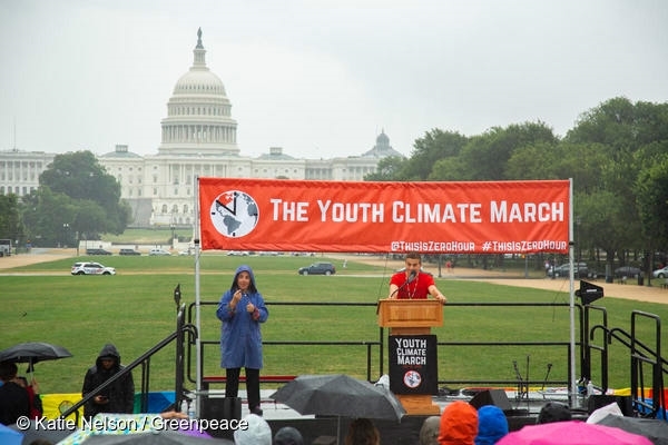 지난 7월 워싱턴 D.C 백악관 앞에서 청소년 기후행진을 펼치고 있는 제로 아워