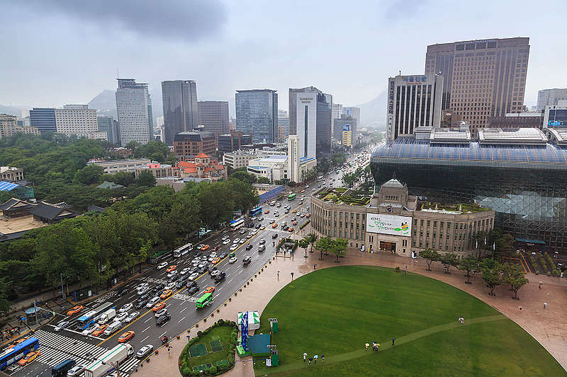 서울시는 대중교통을 활성화 시키고 수송부문의 탄소중립을 적극적으로 추진해야 한다.
