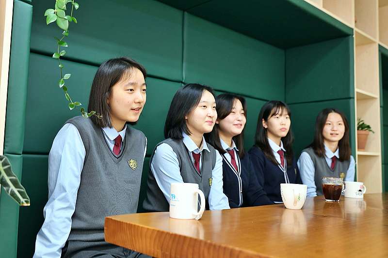 그린피스 서울사무소에서 인터뷰를 진행하고 있다. © Greenpeace
