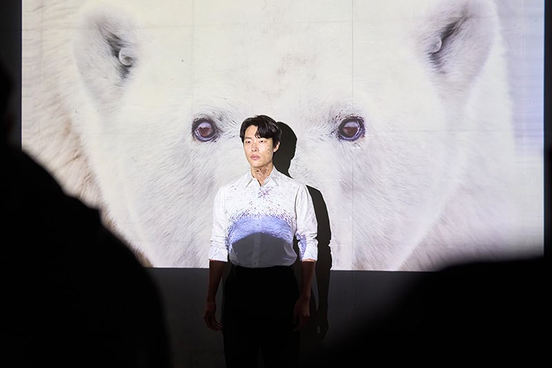 그린피스 홍보대사 류준열 배우가 참여한 ‘나는 북극곰입니다’ 프로젝트는 기후변화는 단순히 북극곰만이 아닌 우리 인류의 문제라는 메시지를 전합니다.