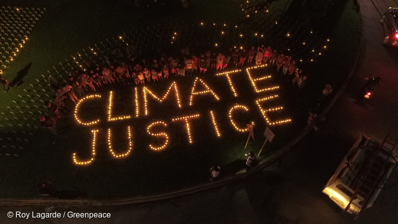 태풍 ‘하이얀’ 피해 3주기를 맞아 기후정의를 요구하는 촛불 퍼포먼스가 필리핀에서 열렸다. 
