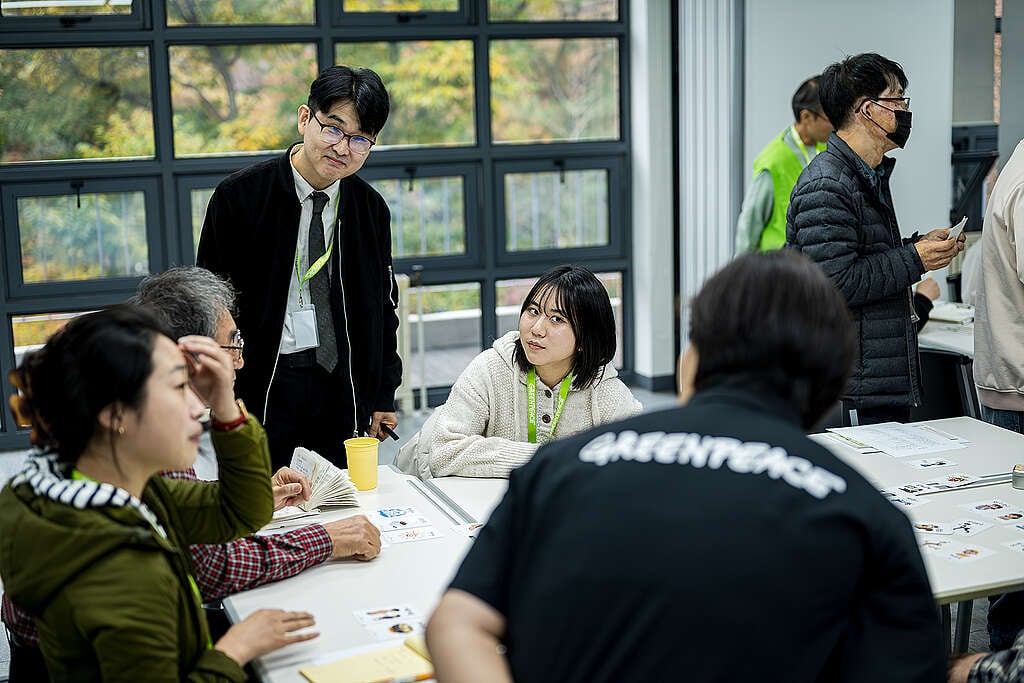‘사람들에게 평화를’의 교육 장면
